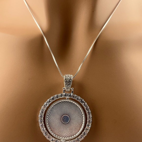 Stunning Spinning Picture Pendant, Memory pendant, picture charm, Memorial charm - Picture 3 of 3